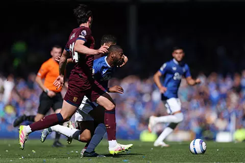 حفل أهداف في مباراة بلا أهداف.. سام مرسي يشارك في تعادل إيبسويتش أمام إيفرتون (فيديو)